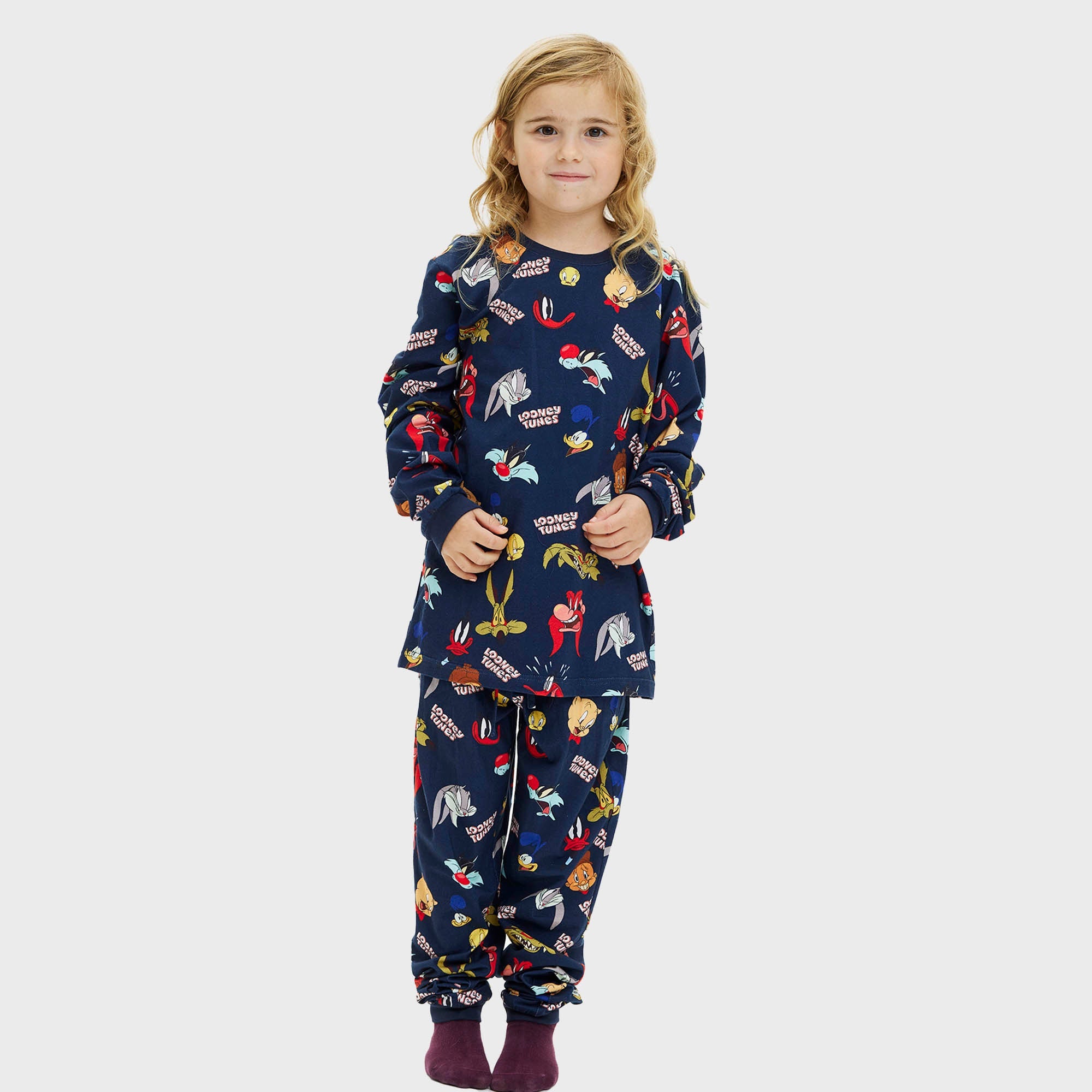 Dunkelblauer Looney Tunes Weihnachtspyjama für Kinder mit bunten Cartoon-Motiven.
